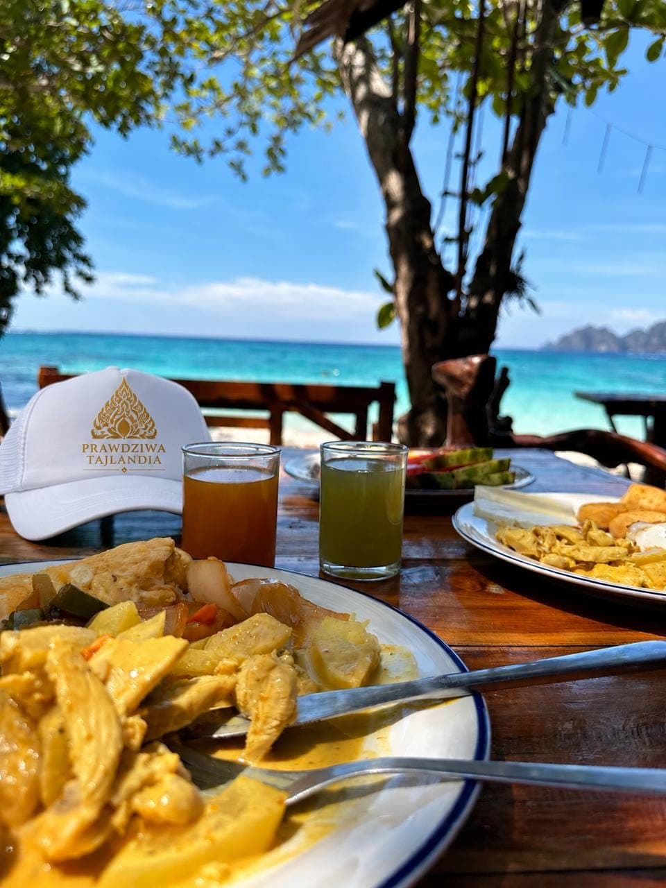 Thai curry by the sea with a Prawdziwa Tajlandia cap